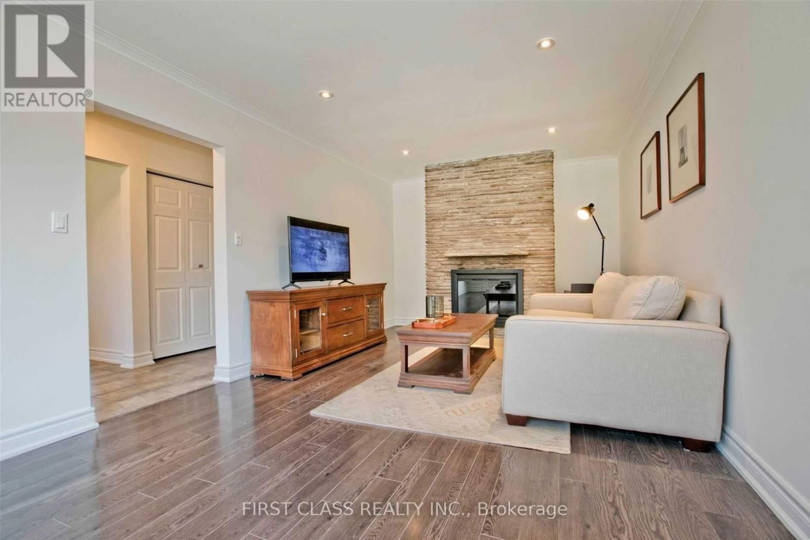 25 SUMMERSIDE CRESCENT Image 4