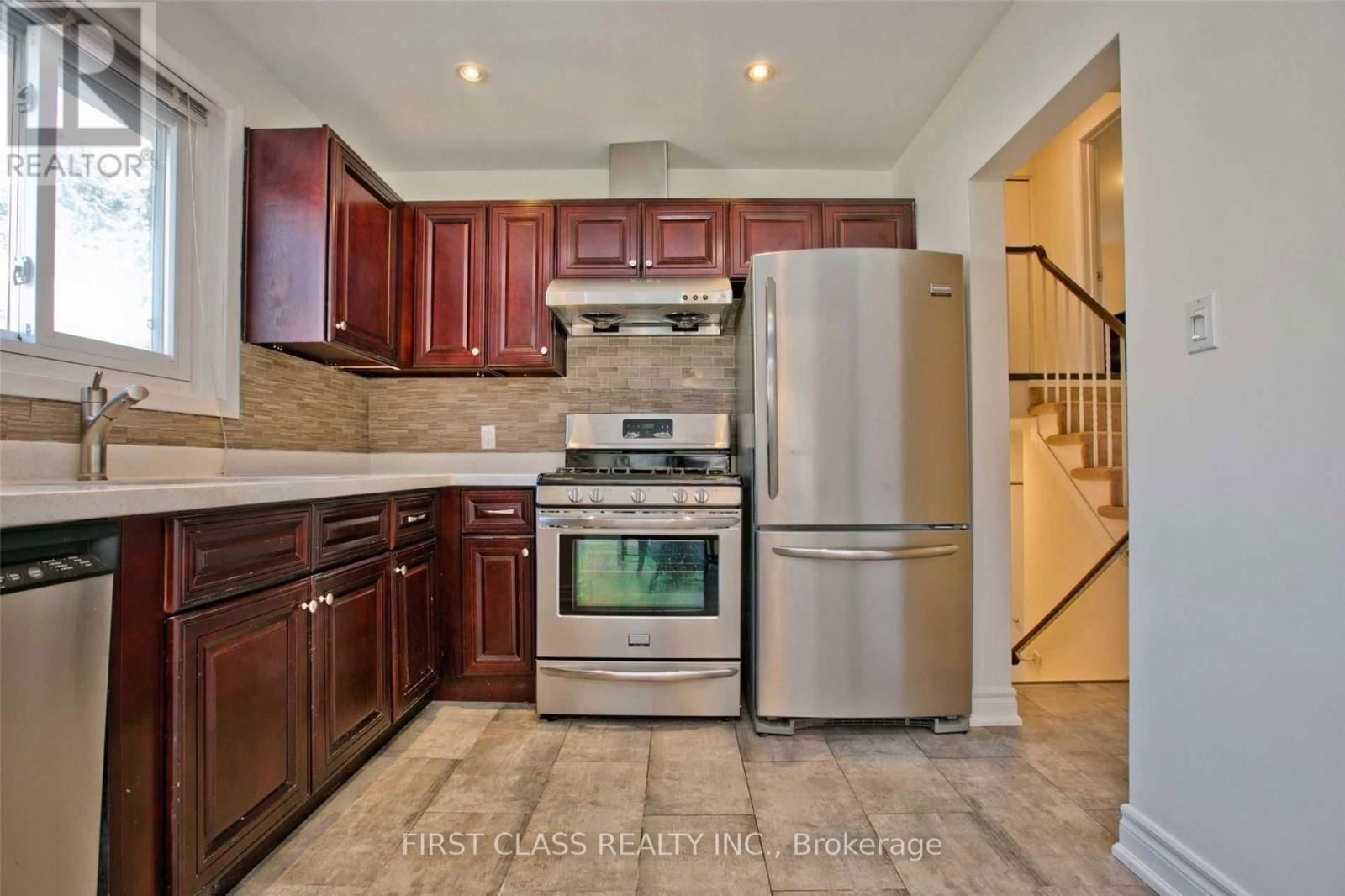 25 SUMMERSIDE CRESCENT Image 5