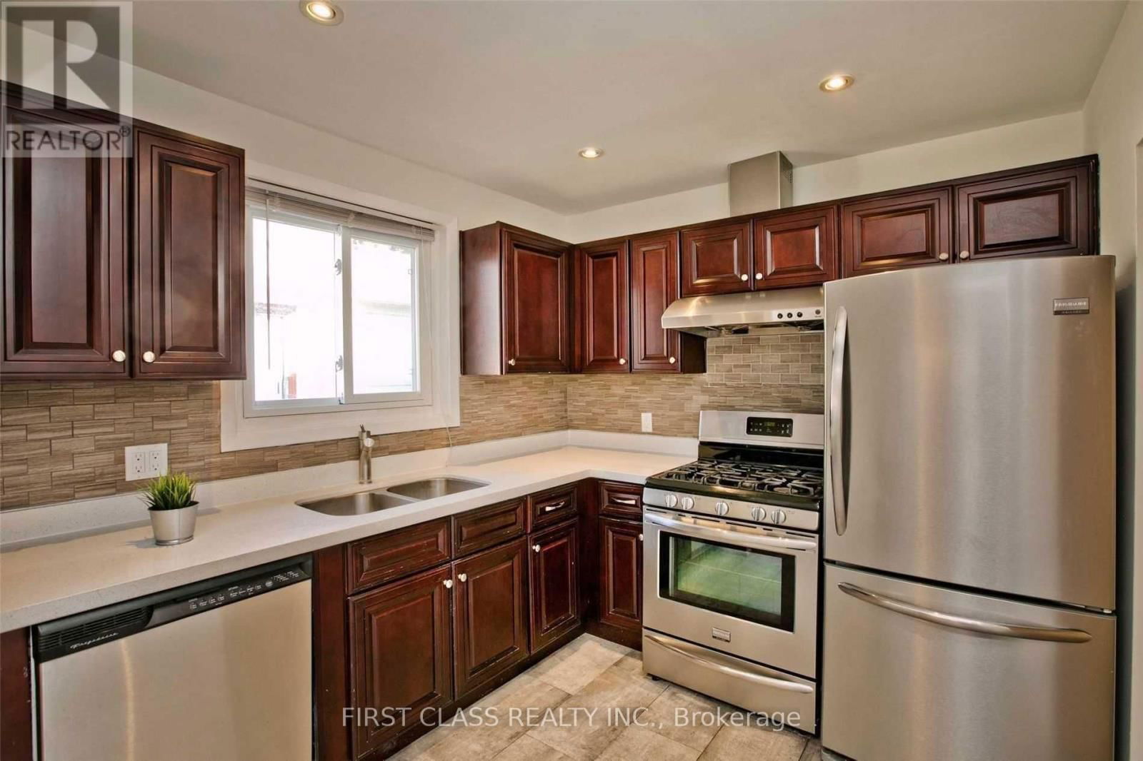 25 SUMMERSIDE CRESCENT Image 6