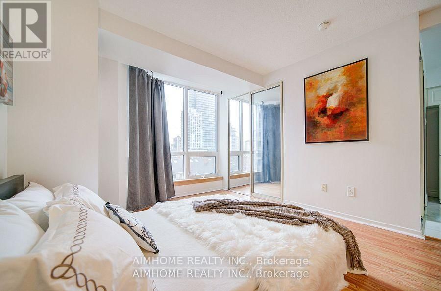 603 - 1055 BAY STREET Image 12