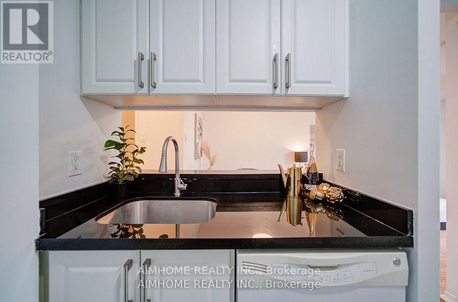 603 - 1055 BAY STREET Image 22