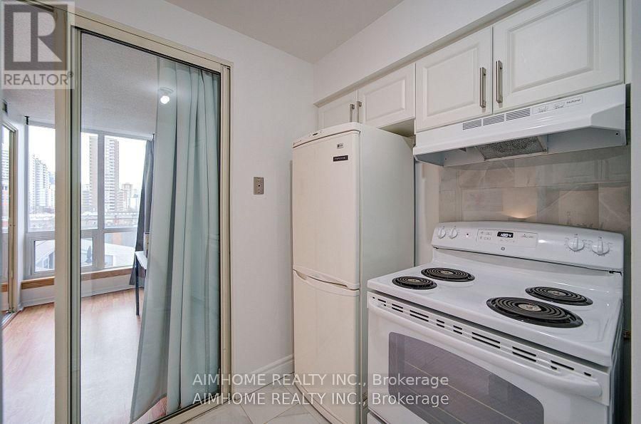 603 - 1055 BAY STREET Image 25