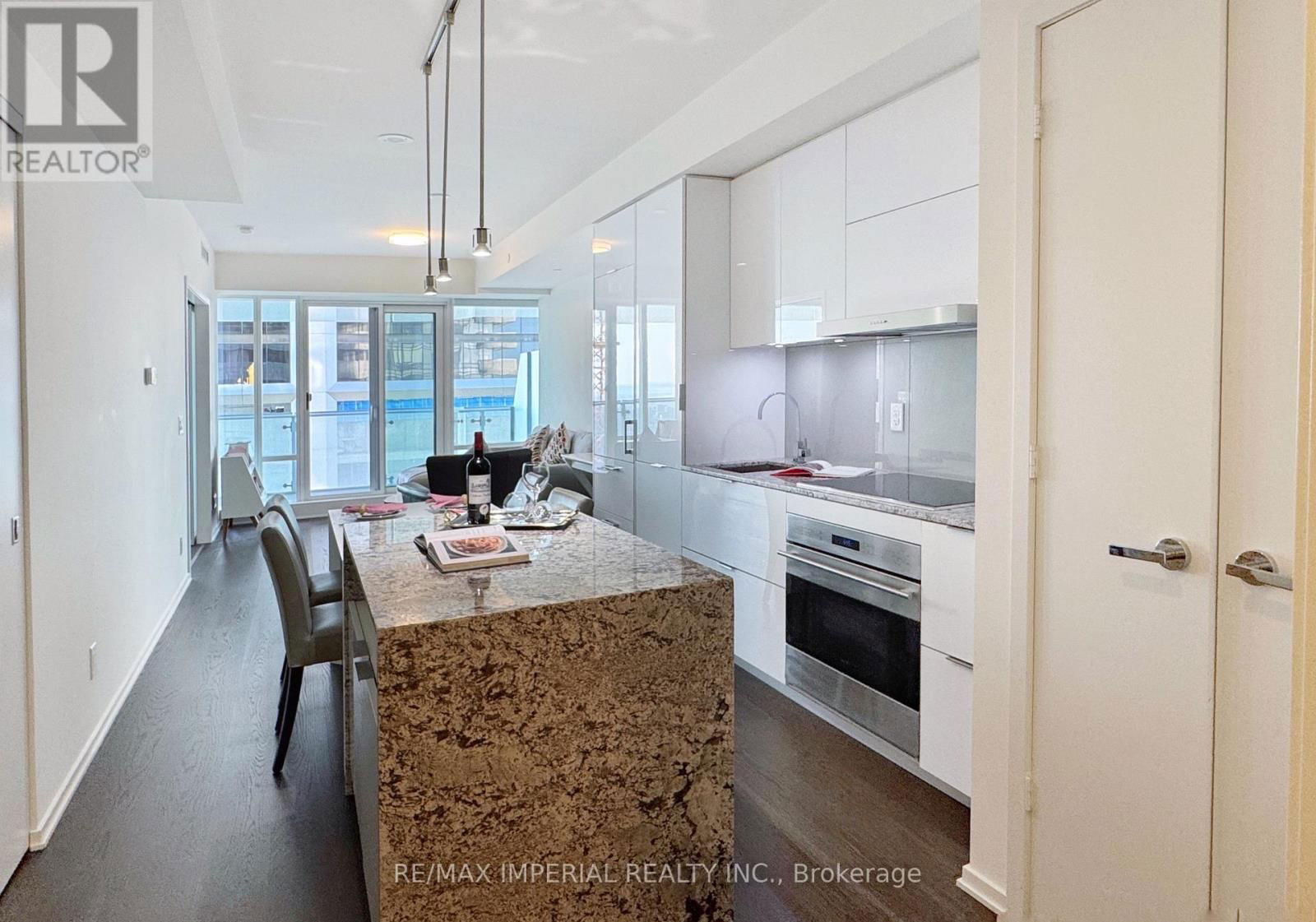 6407 - 1 BLOOR STREET EAST Image 5