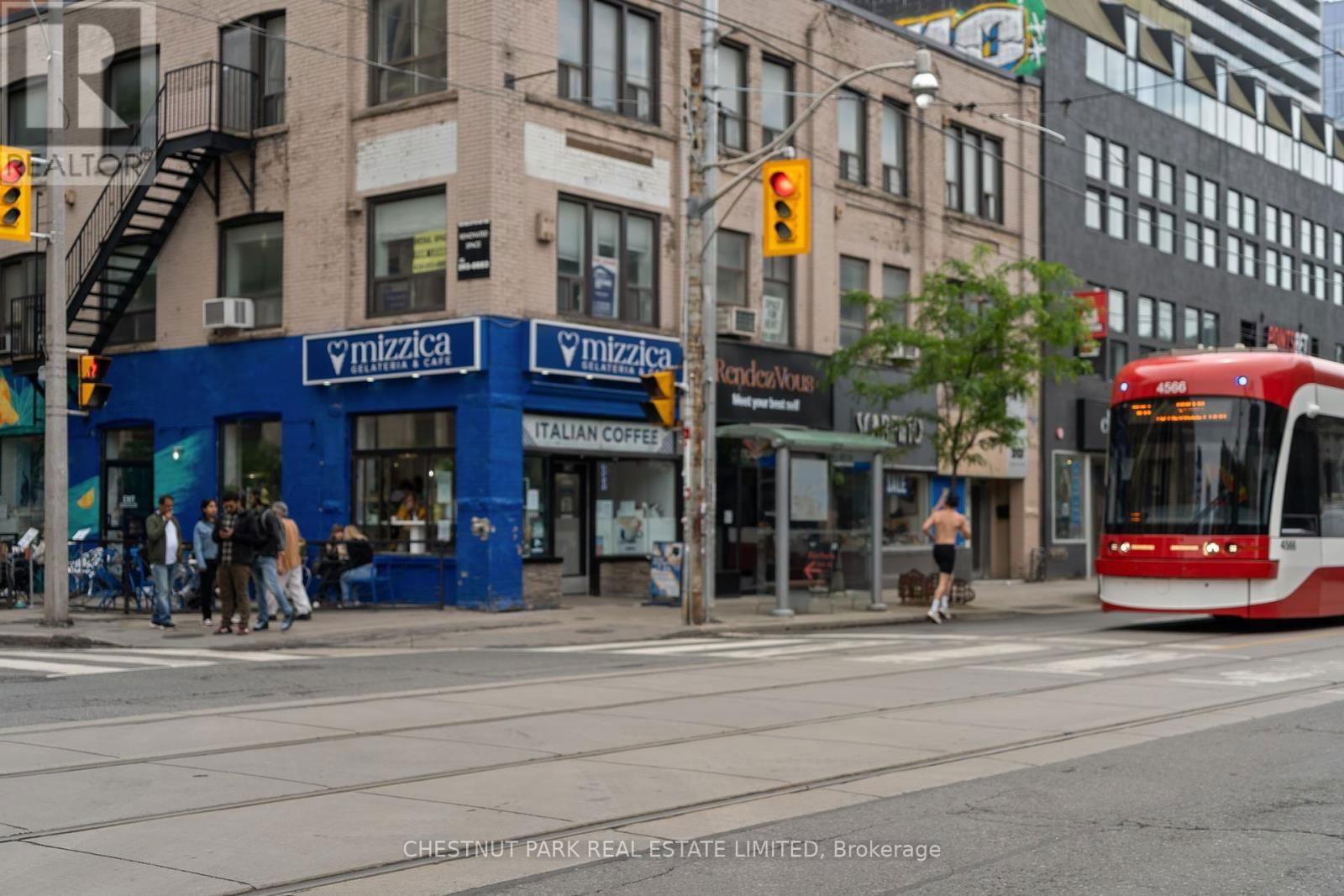 201 - 11 SOHO STREET Image 31