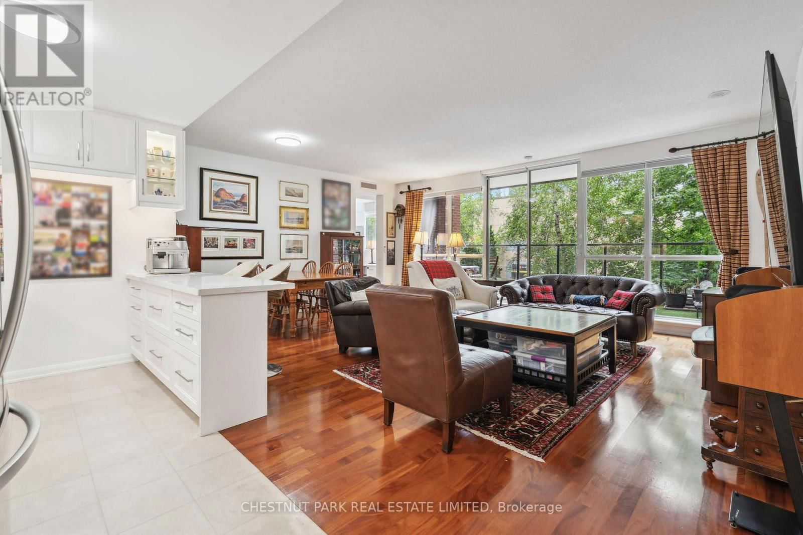 201 - 11 SOHO STREET Image 5