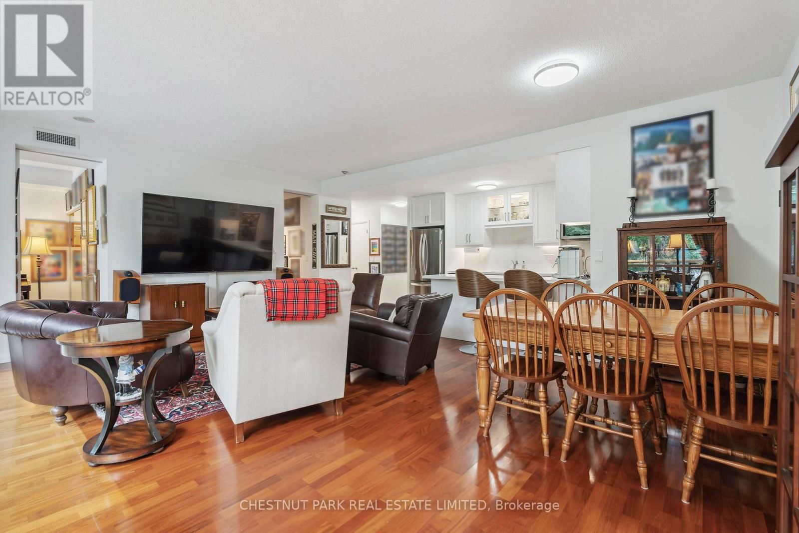 201 - 11 SOHO STREET Image 8