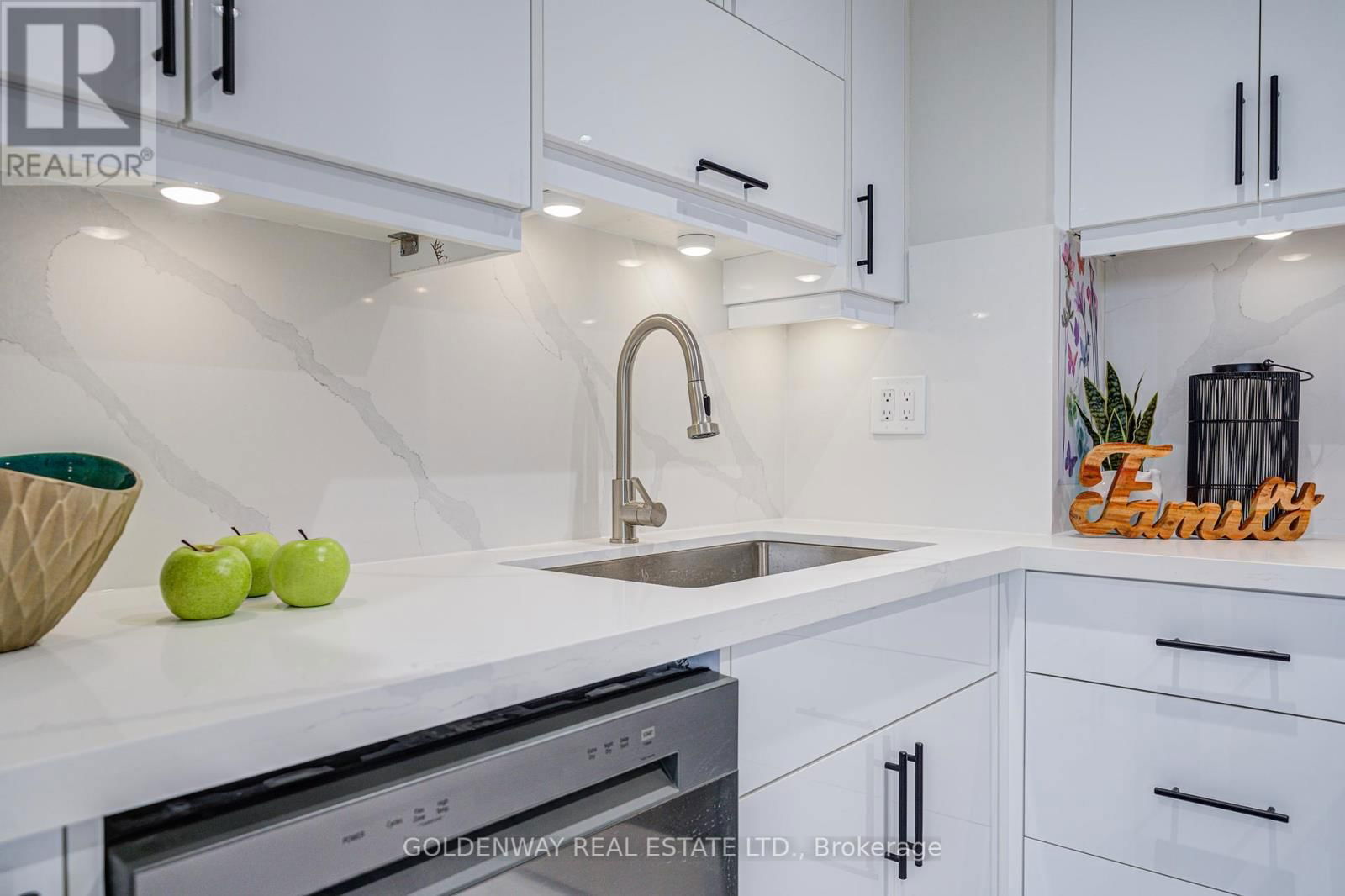 1103 - 100 LEEWARD GLENWAY Image 12