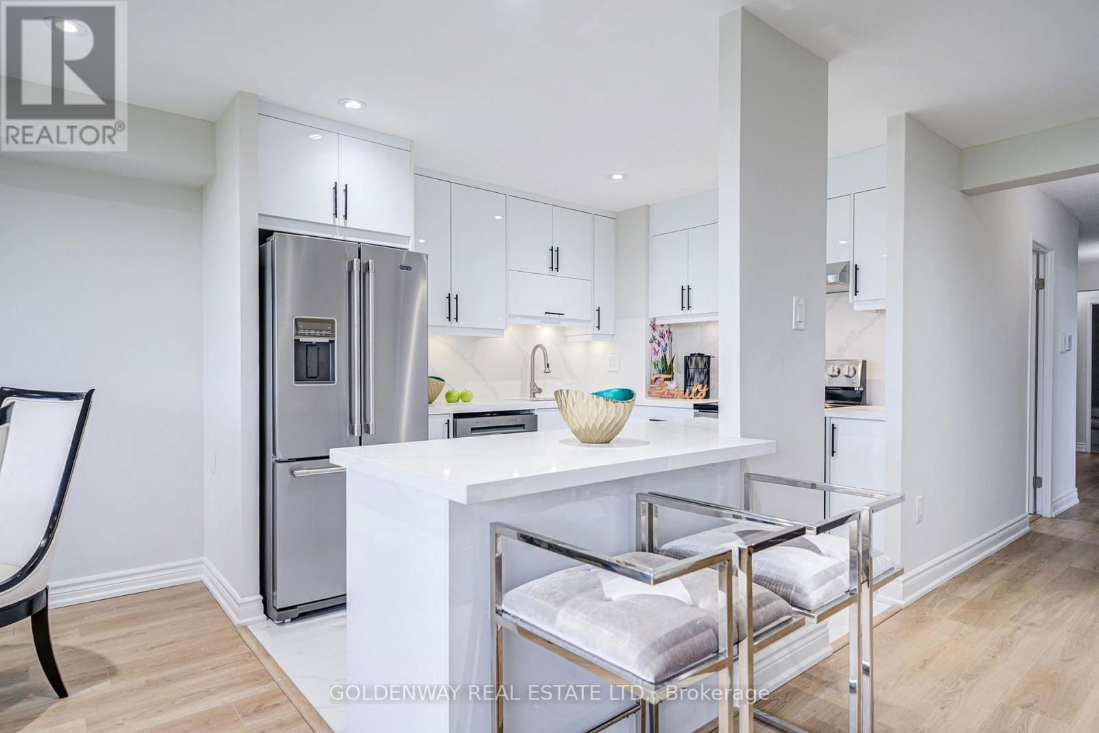 1103 - 100 LEEWARD GLENWAY Image 9