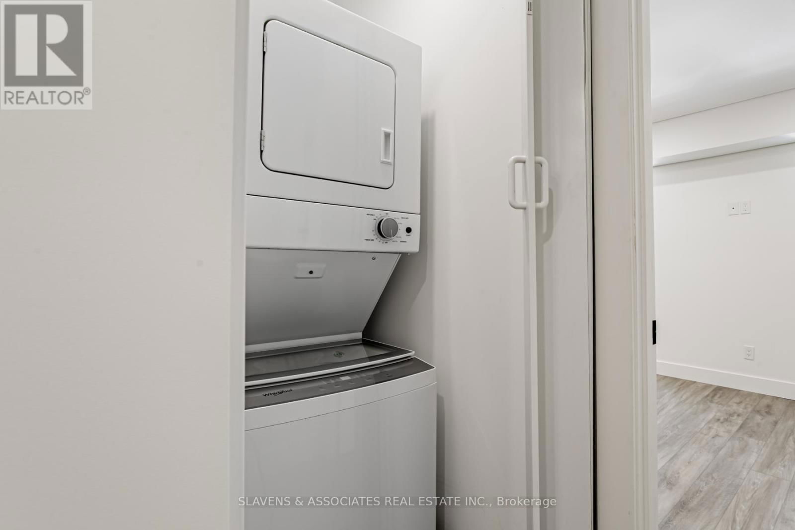 1088 AVENUE ROAD Image 11