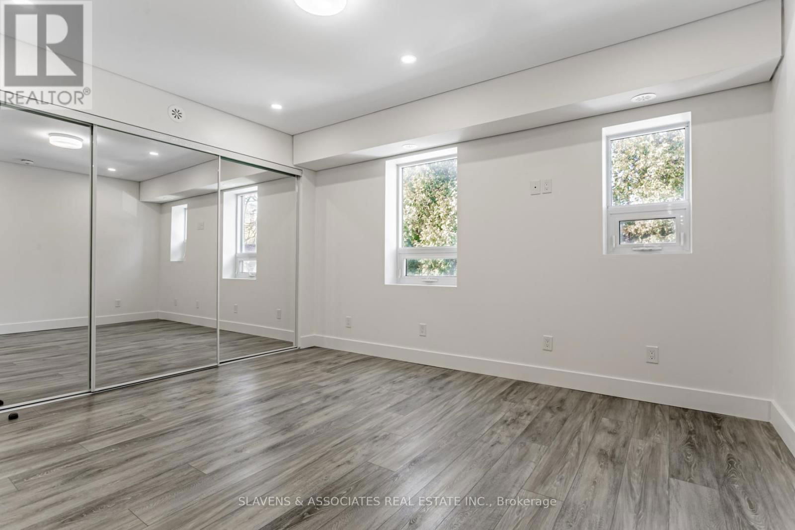 1088 AVENUE ROAD Image 12