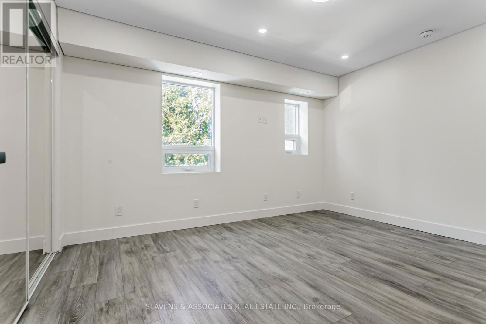 1088 AVENUE ROAD Image 13