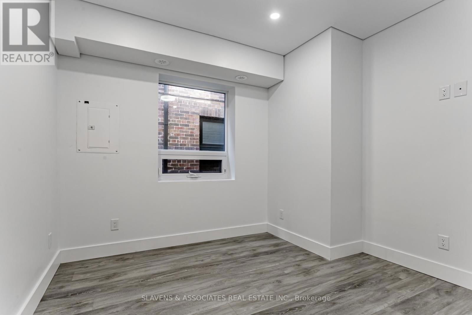 1088 AVENUE ROAD Image 15