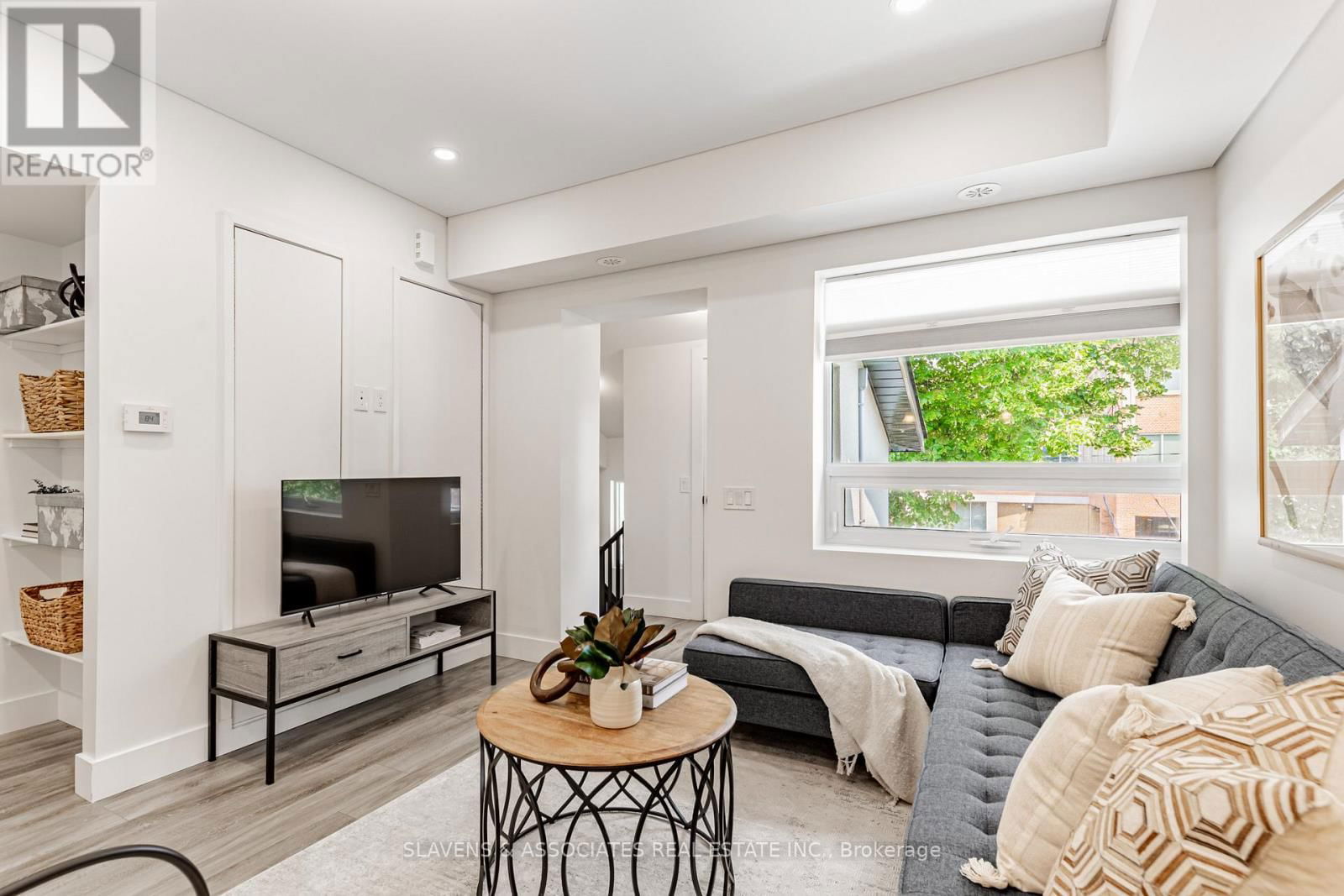 1088 AVENUE ROAD Image 22