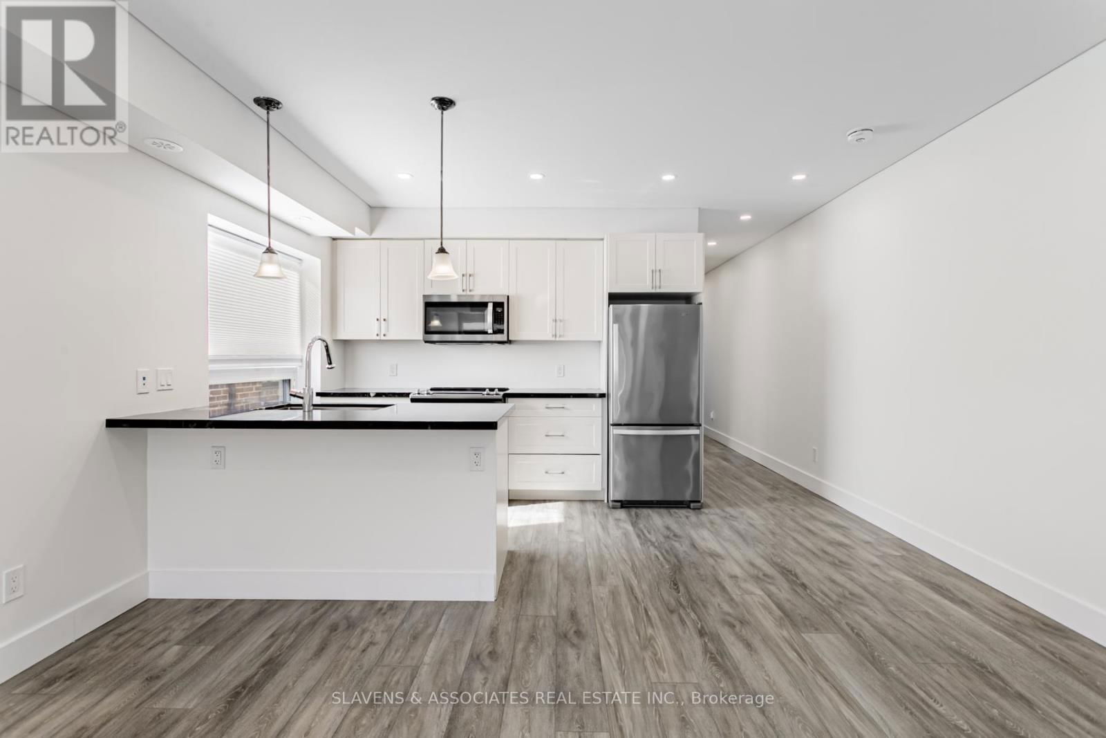 1088 AVENUE ROAD Image 25