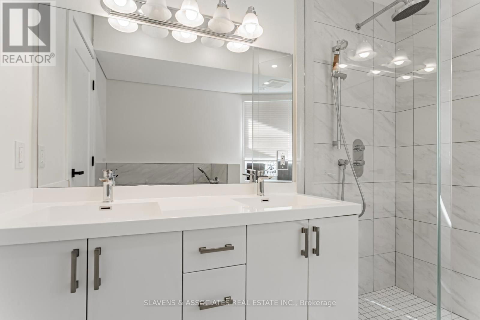 1088 AVENUE ROAD Image 29