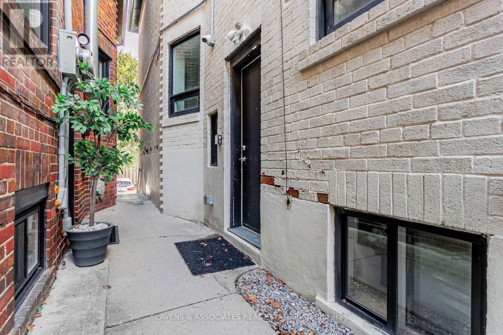 1088 AVENUE ROAD Image 32