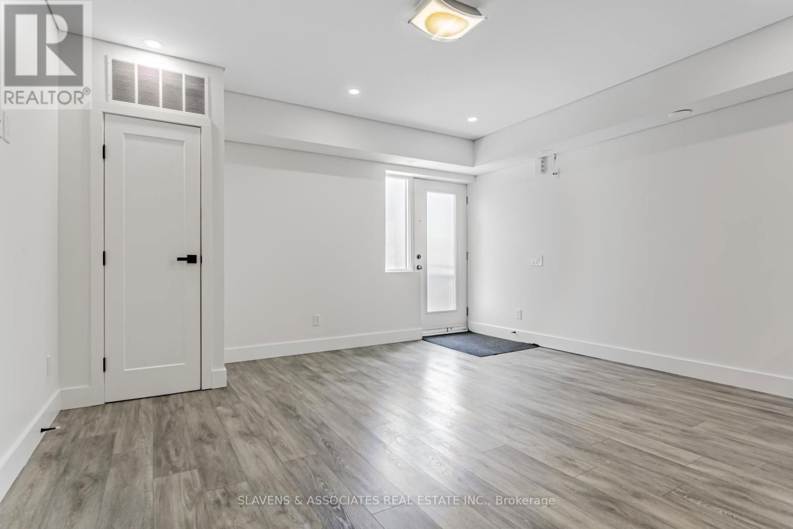 1088 AVENUE ROAD Image 6