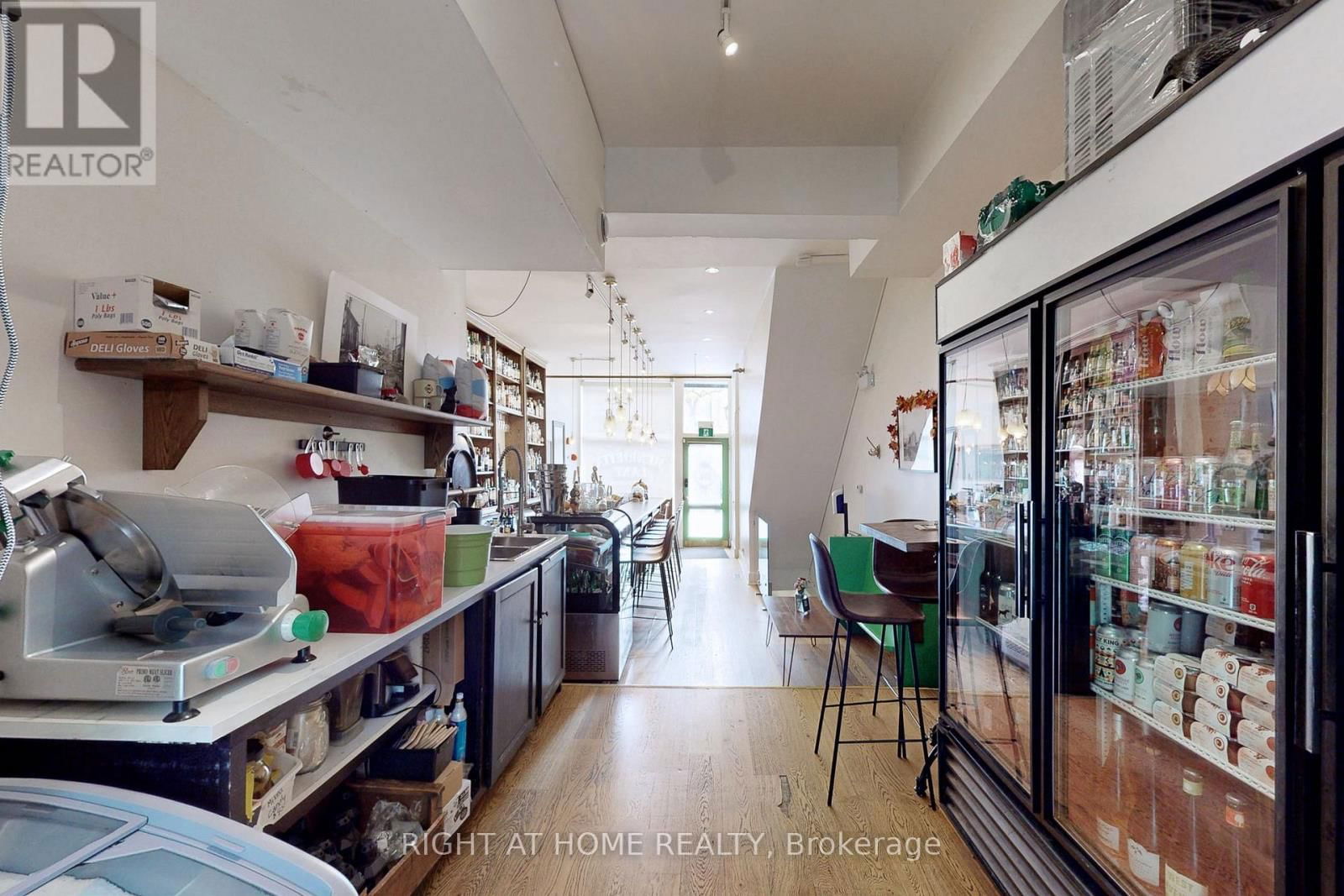394 KING STREET EAST Image 12