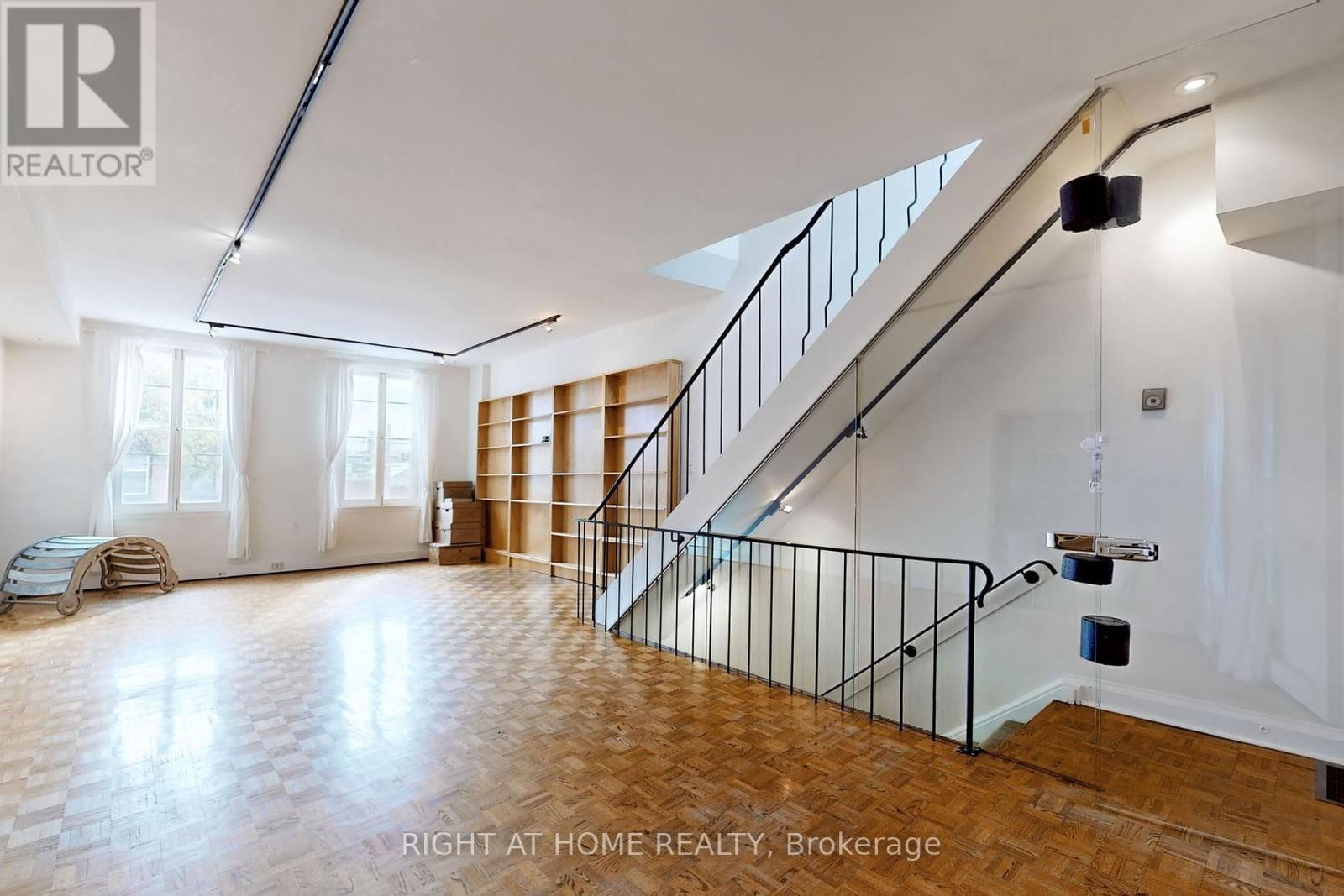 394 KING STREET EAST Image 23