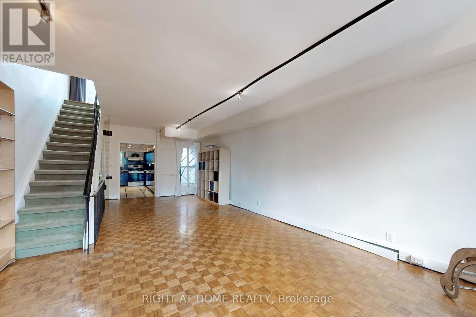 394 KING STREET EAST Image 26