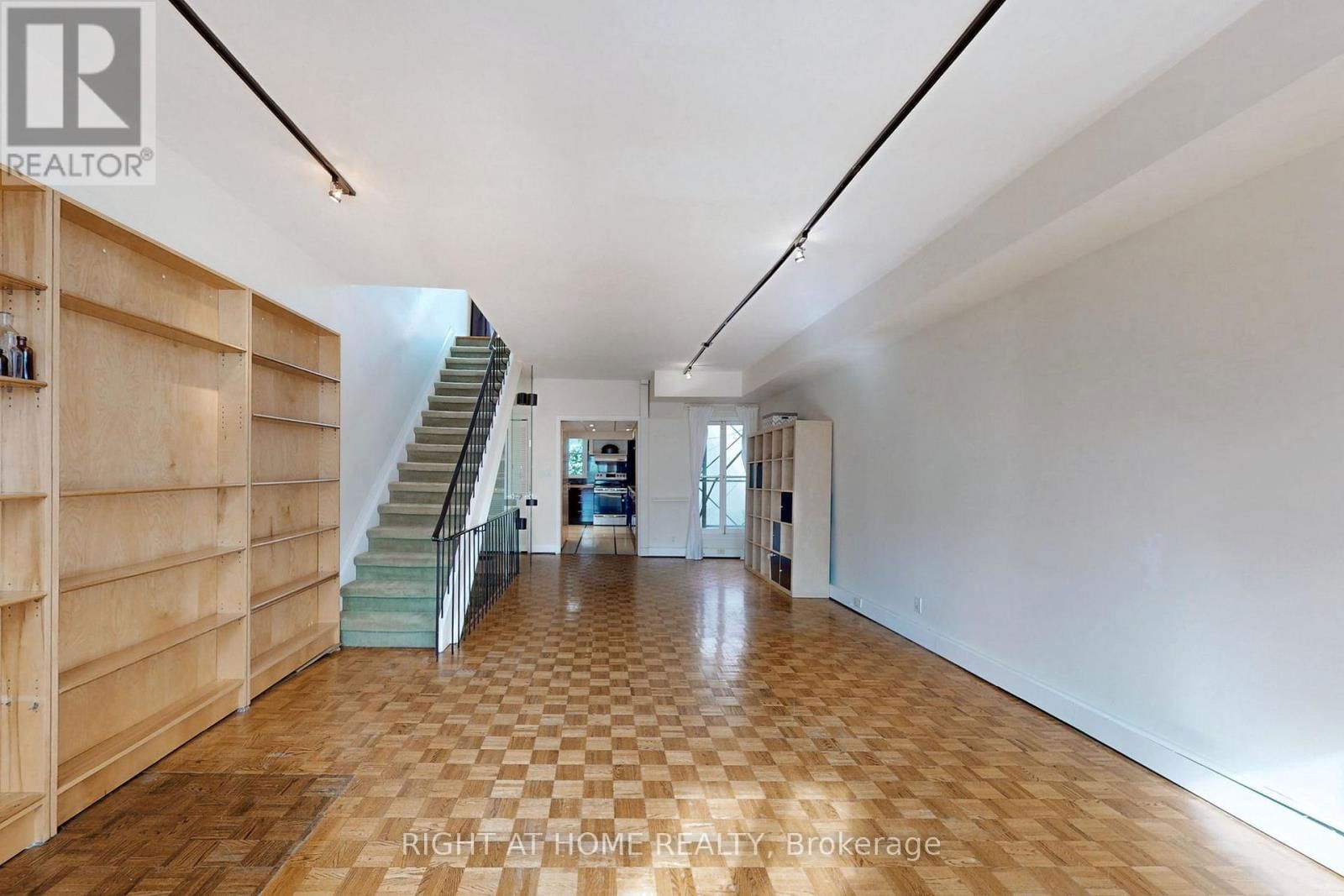 394 KING STREET EAST Image 27