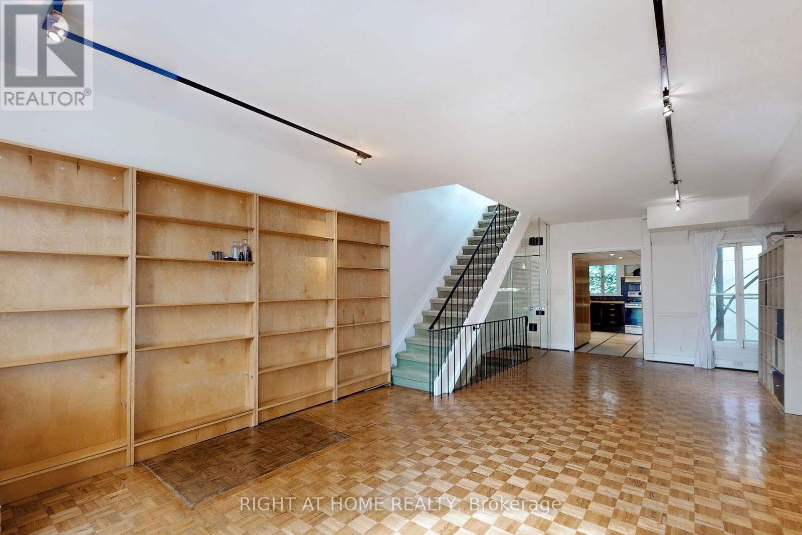 394 KING STREET EAST Image 28