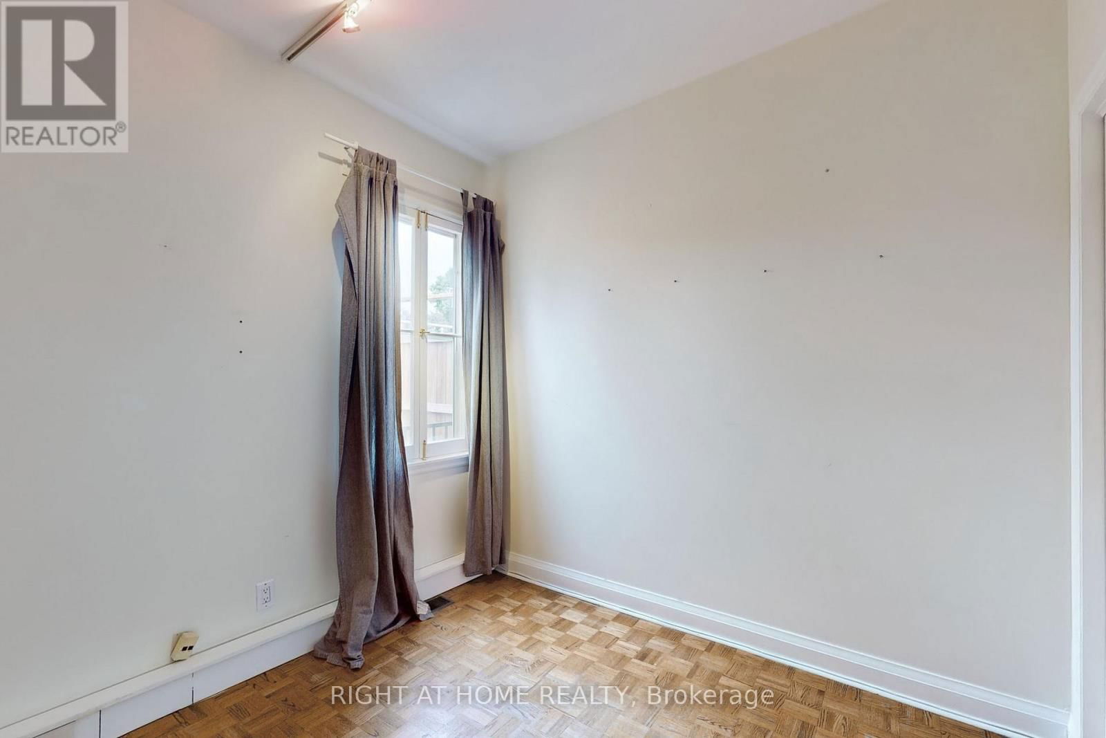 394 KING STREET EAST Image 38