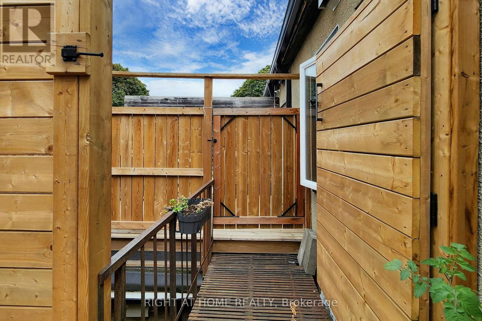 394 KING STREET EAST Image 43