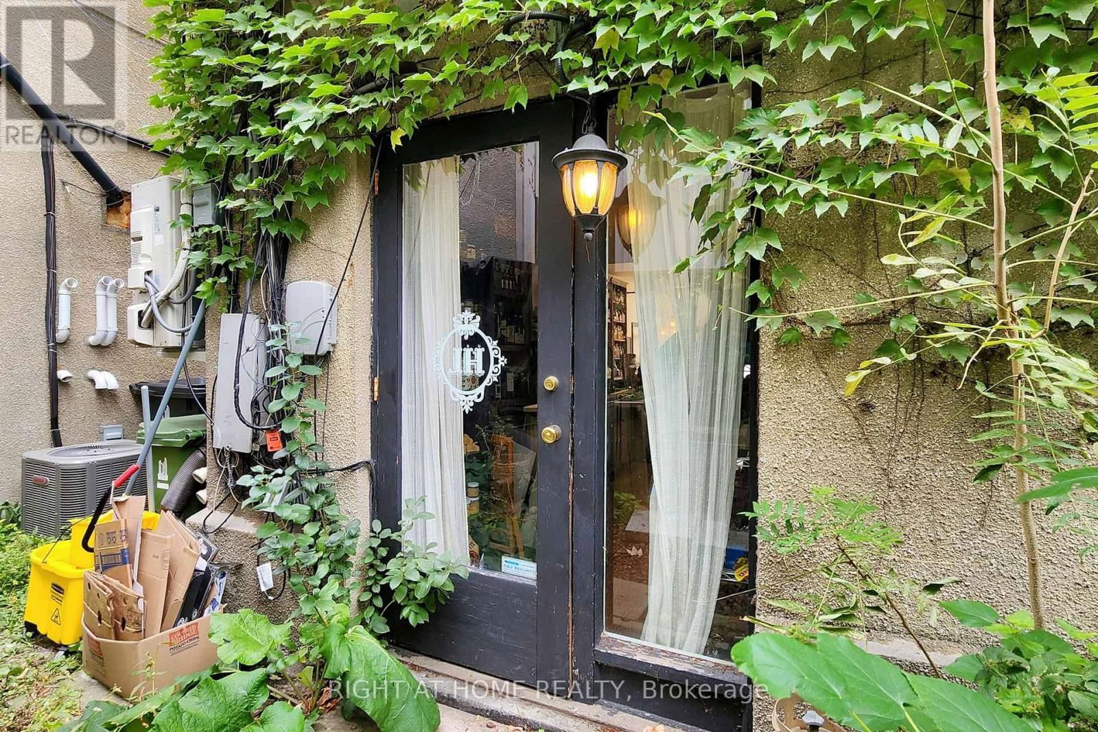 394 KING STREET EAST Image 47