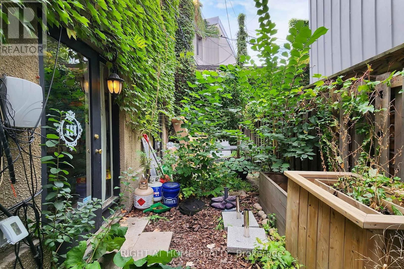 394 KING STREET EAST Image 48