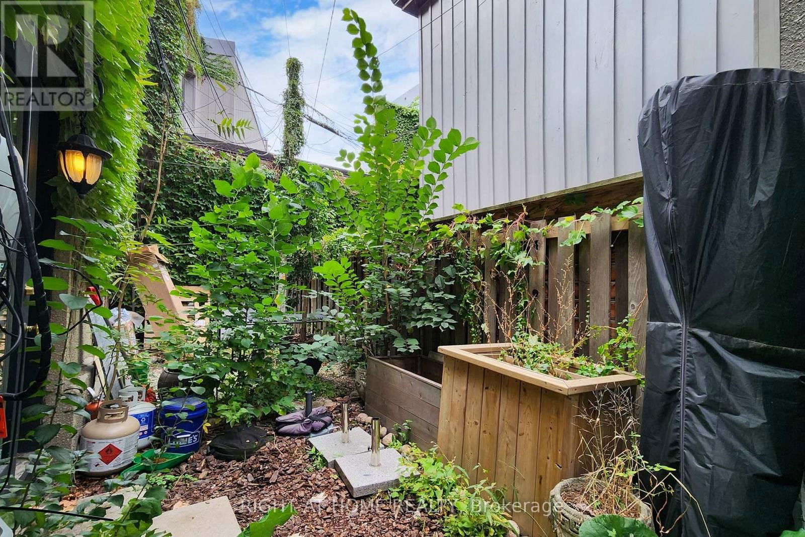 394 KING STREET EAST Image 49