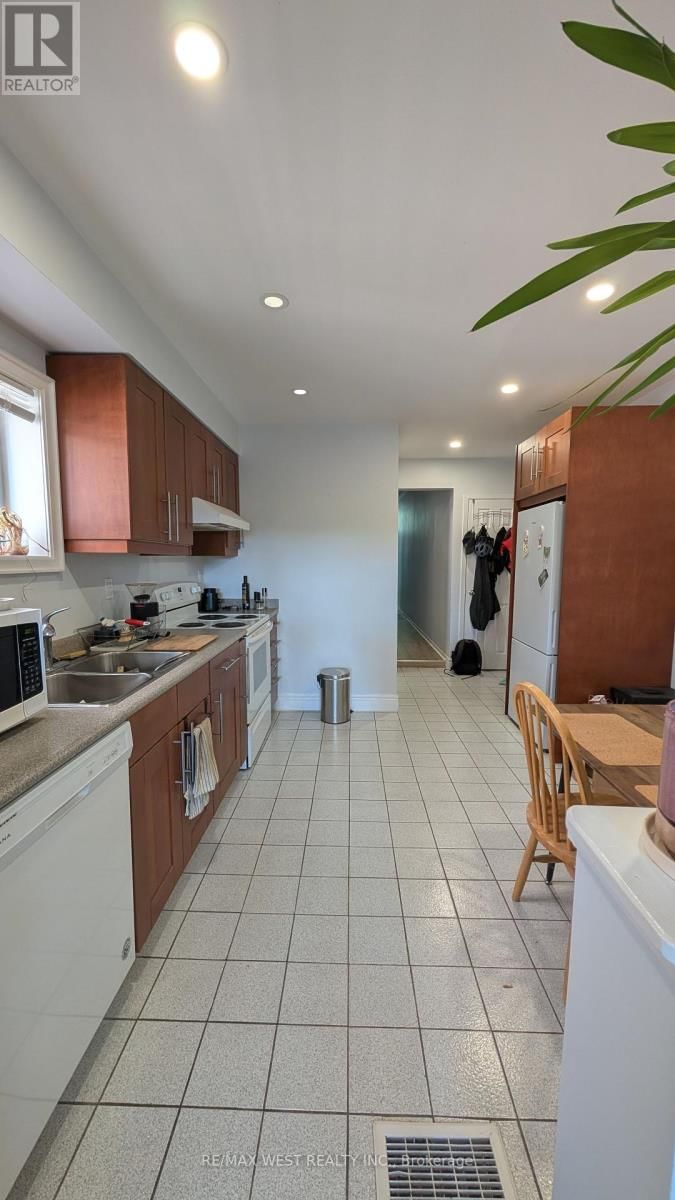Main - 141A NIAGARA STREET Image 3