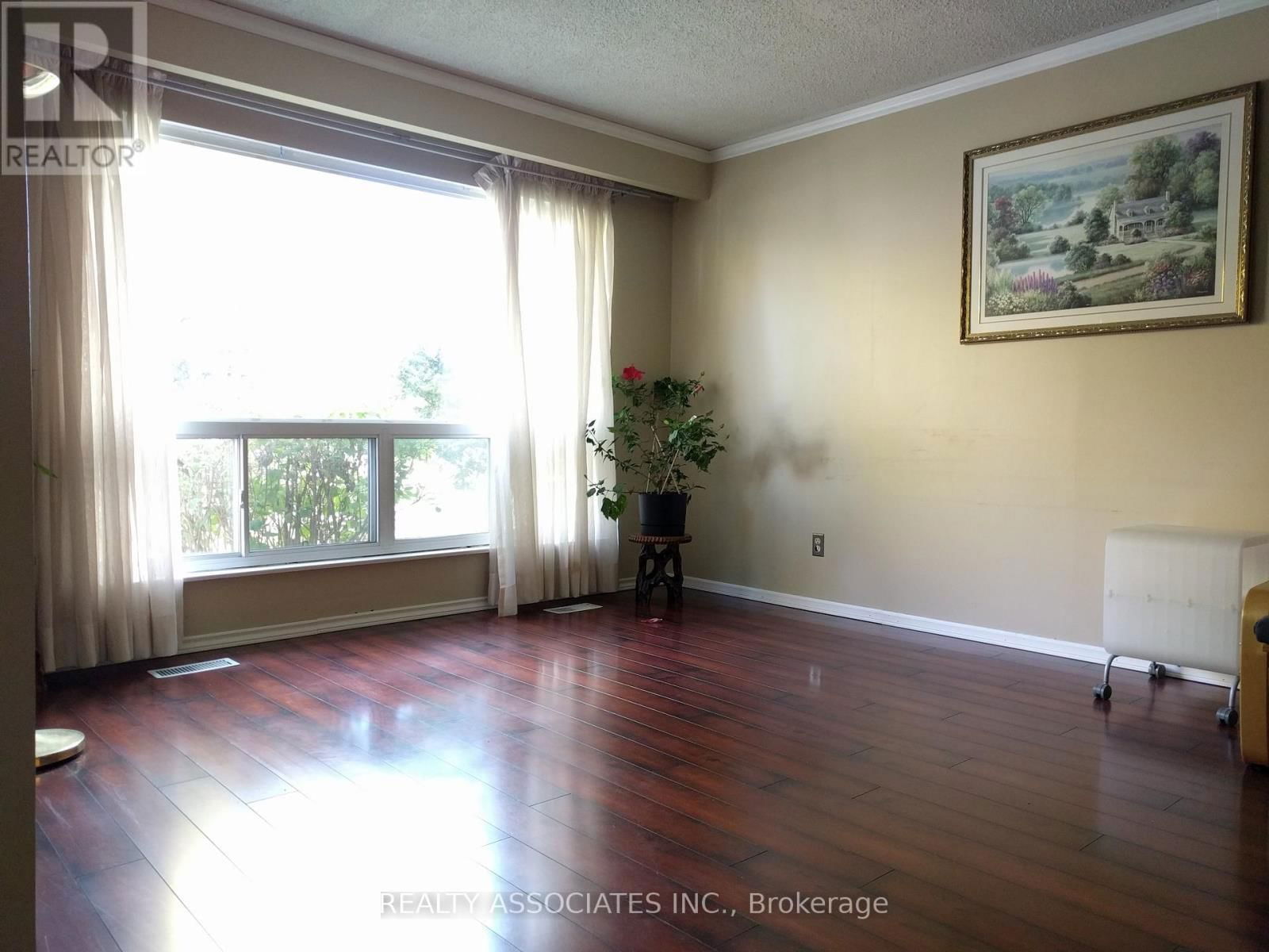 34 COBBLESTONE DRIVE Image 2