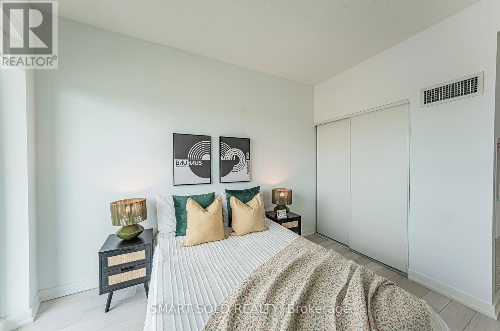 1209 - 117 MCMAHON DRIVE Image 11