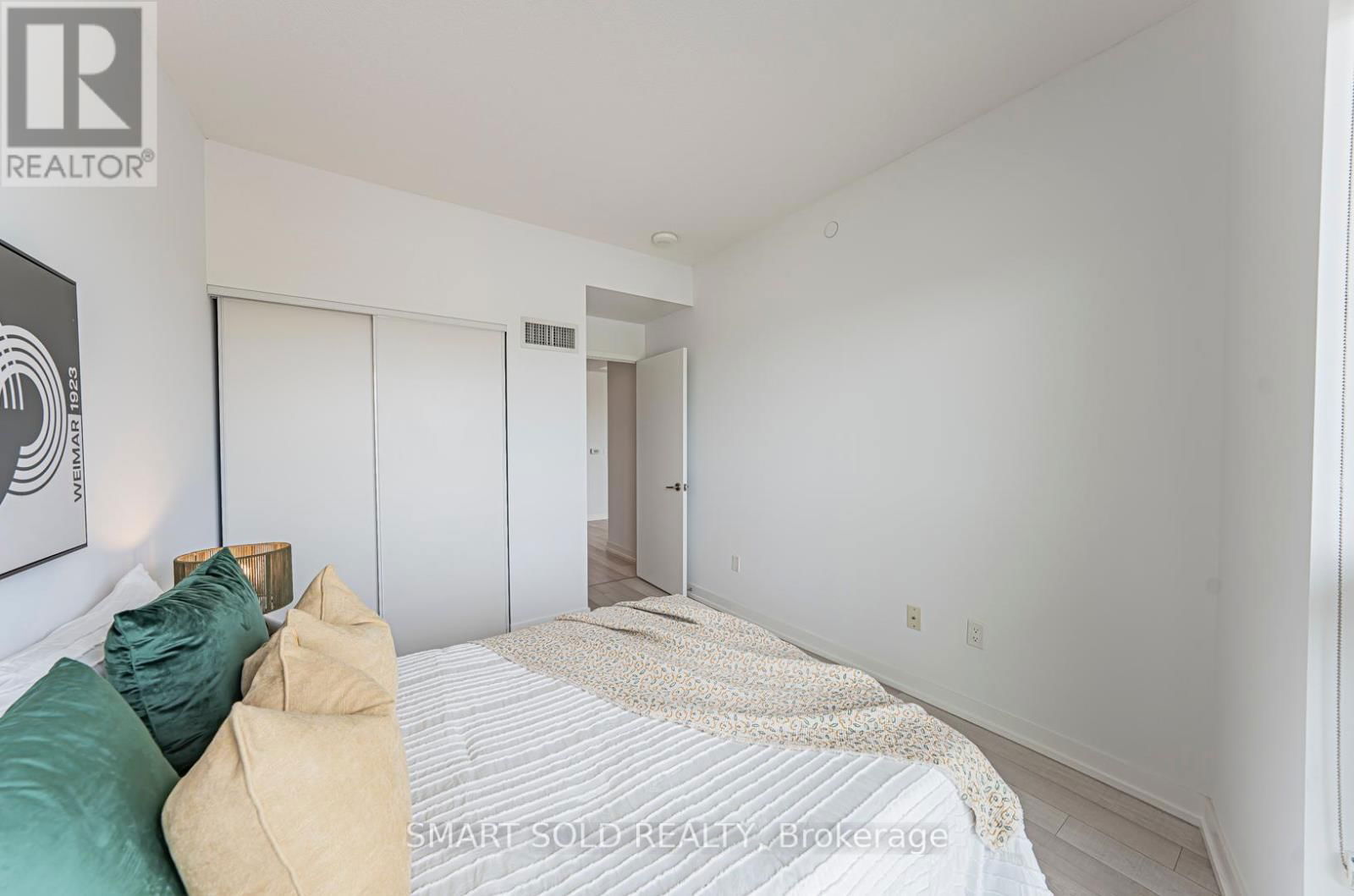 1209 - 117 MCMAHON DRIVE Image 12