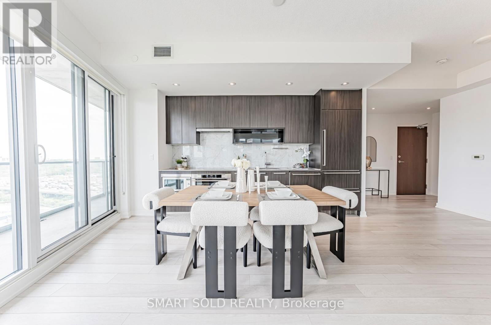1209 - 117 MCMAHON DRIVE Image 18