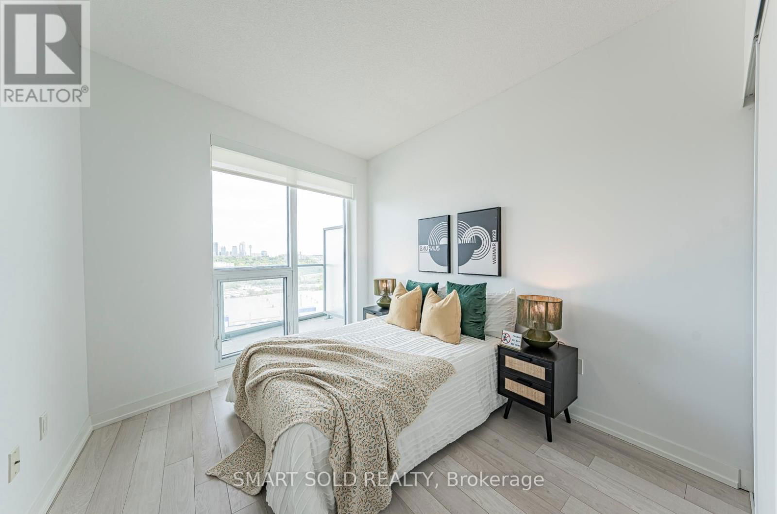 1209 - 117 MCMAHON DRIVE Image 9
