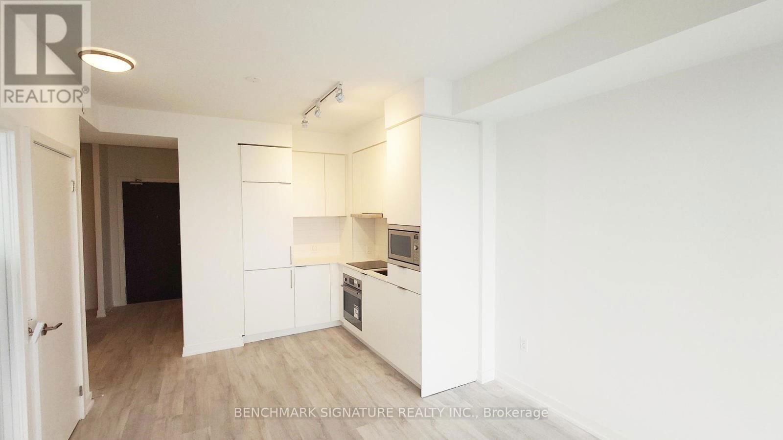 2102 - 7 GOLDEN LION HEIGHTS Image 3