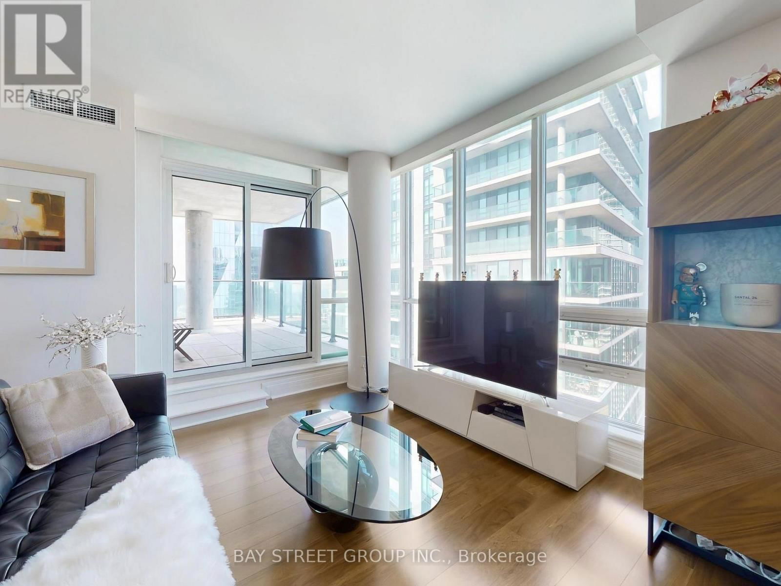 4803 - 33 BAY STREET Image 11