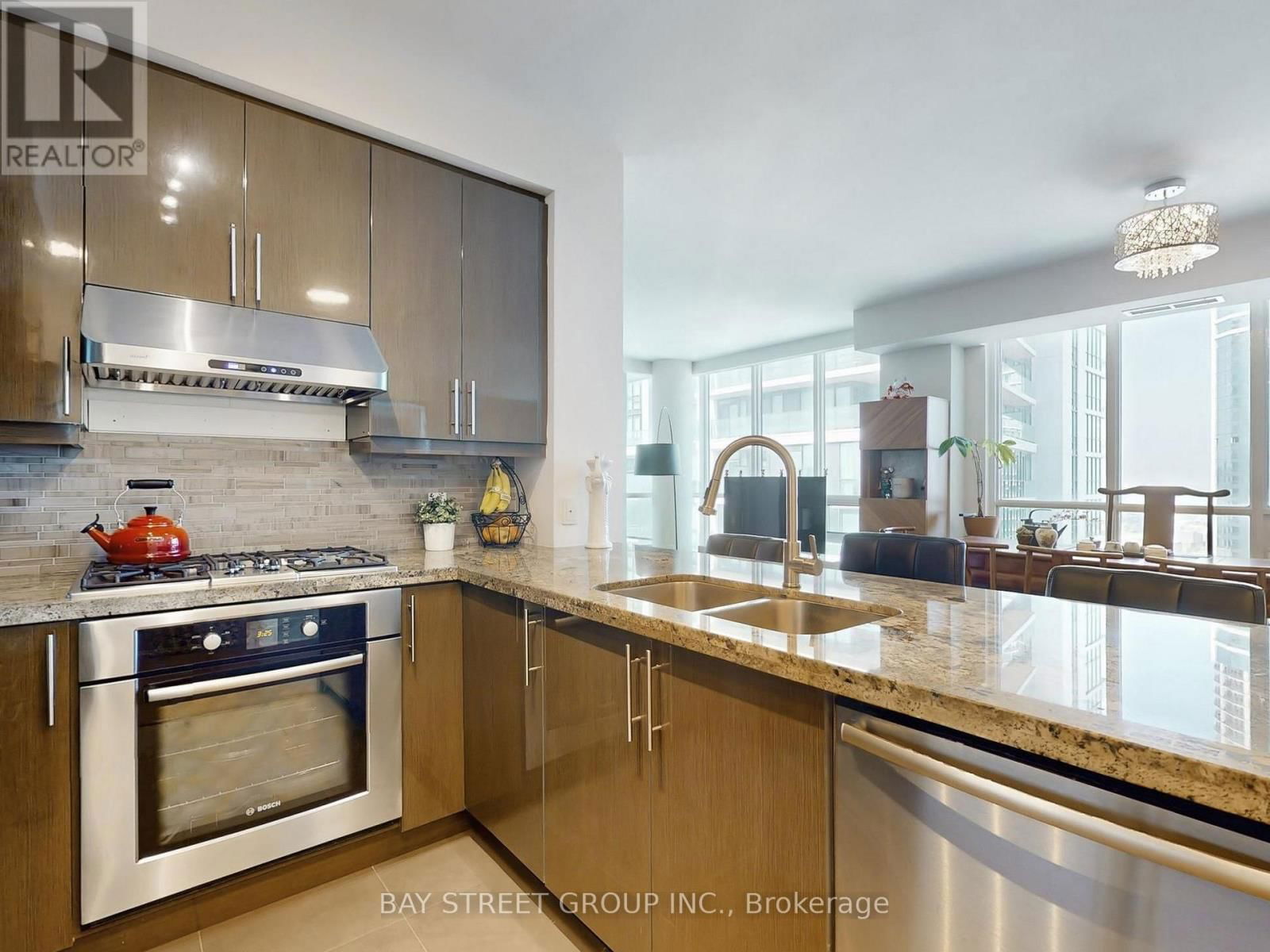 4803 - 33 BAY STREET Image 5