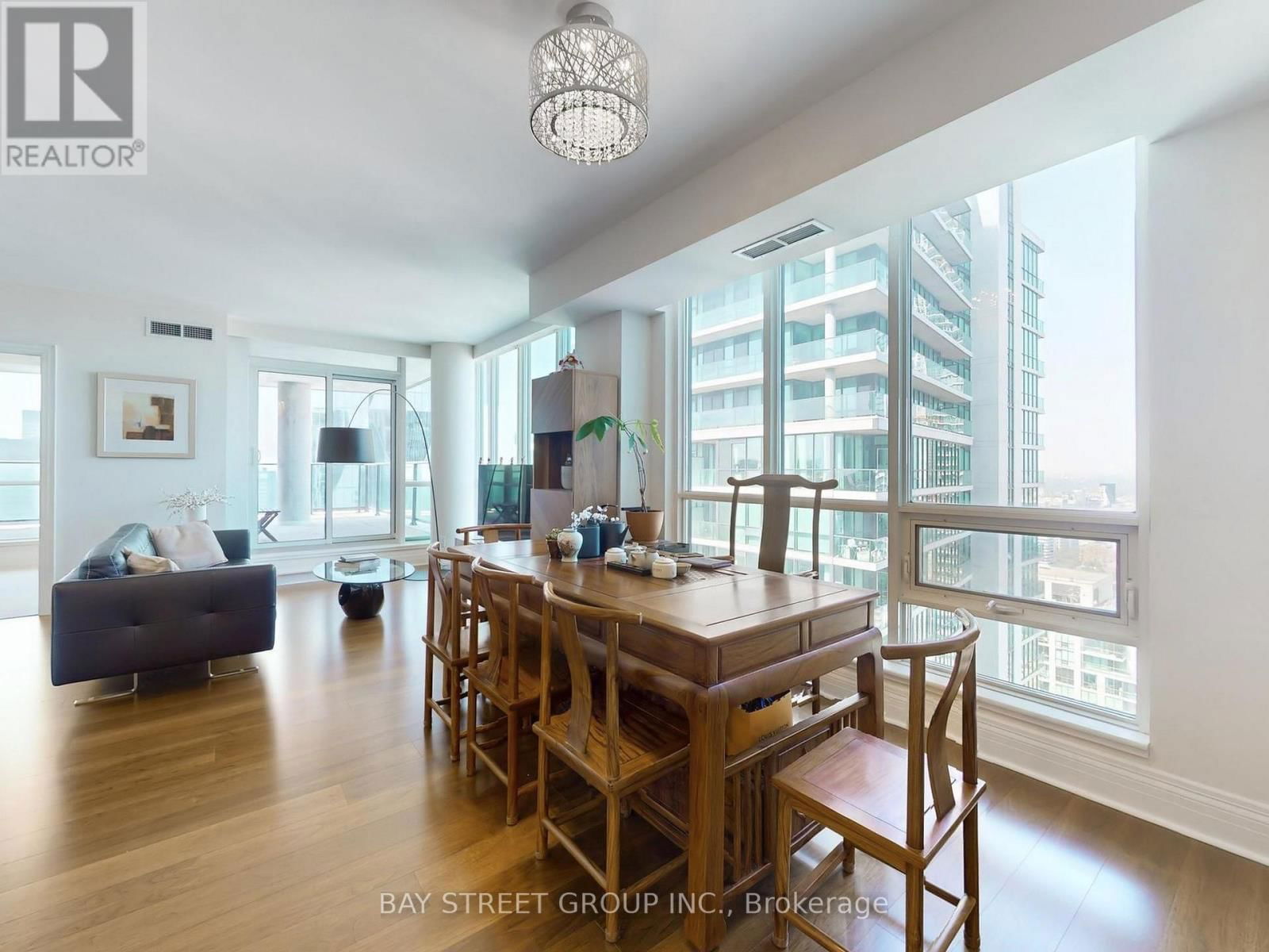 4803 - 33 BAY STREET Image 9