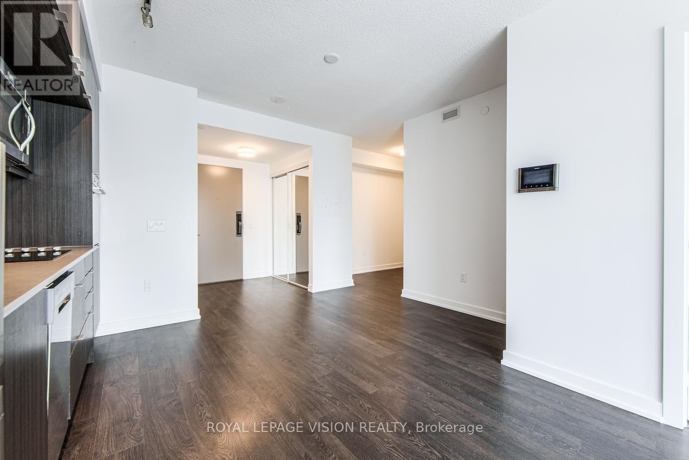 2104 - 10 YORK STREET Image 14