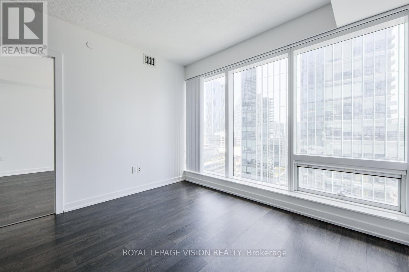 2104 - 10 YORK STREET Image 15