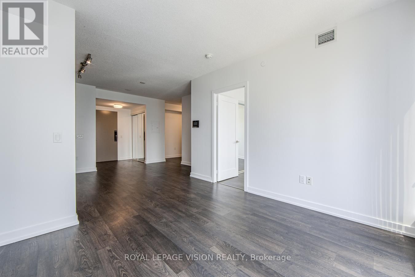 2104 - 10 YORK STREET Image 16