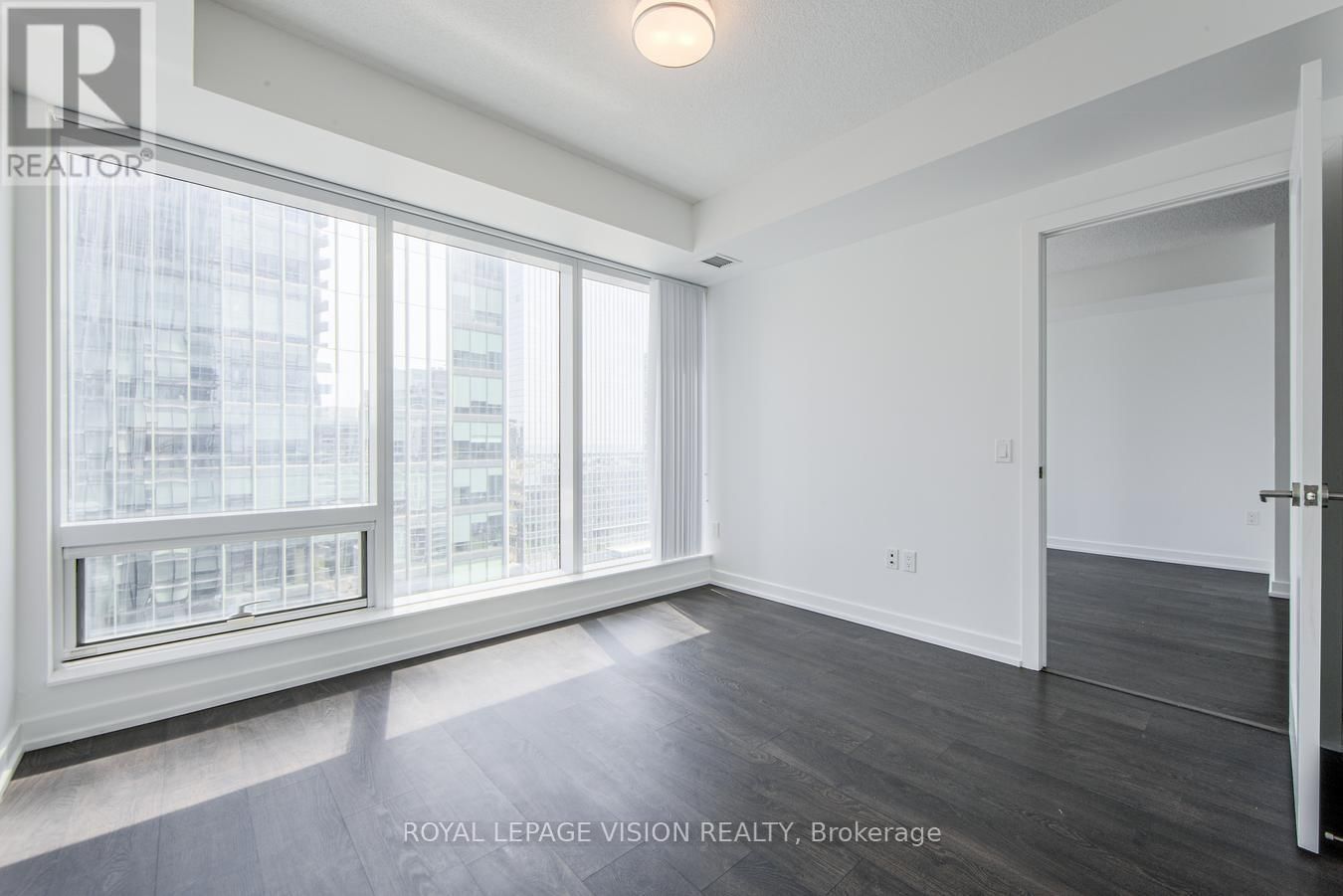 2104 - 10 YORK STREET Image 22