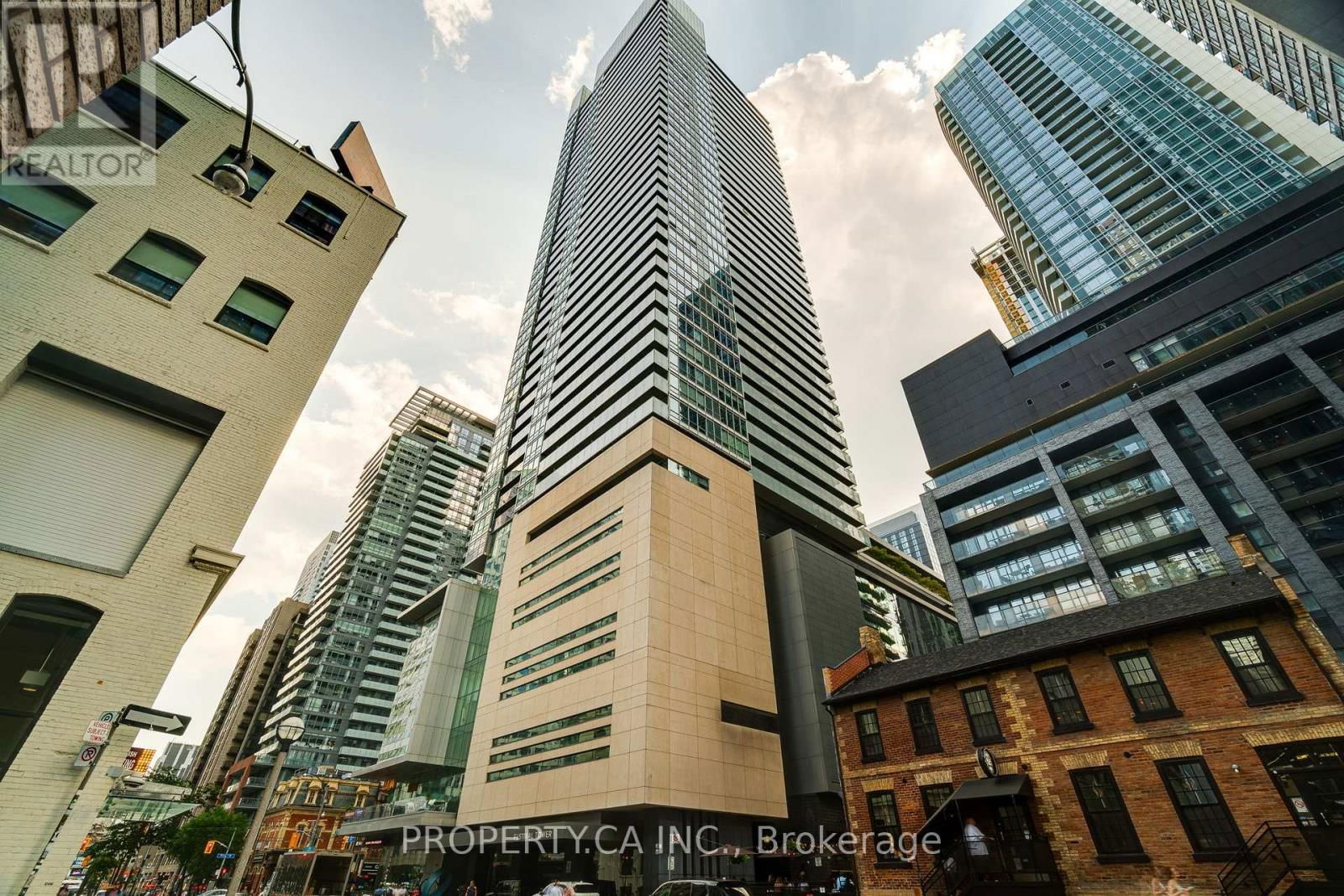 2702 - 80 JOHN STREET Image 1