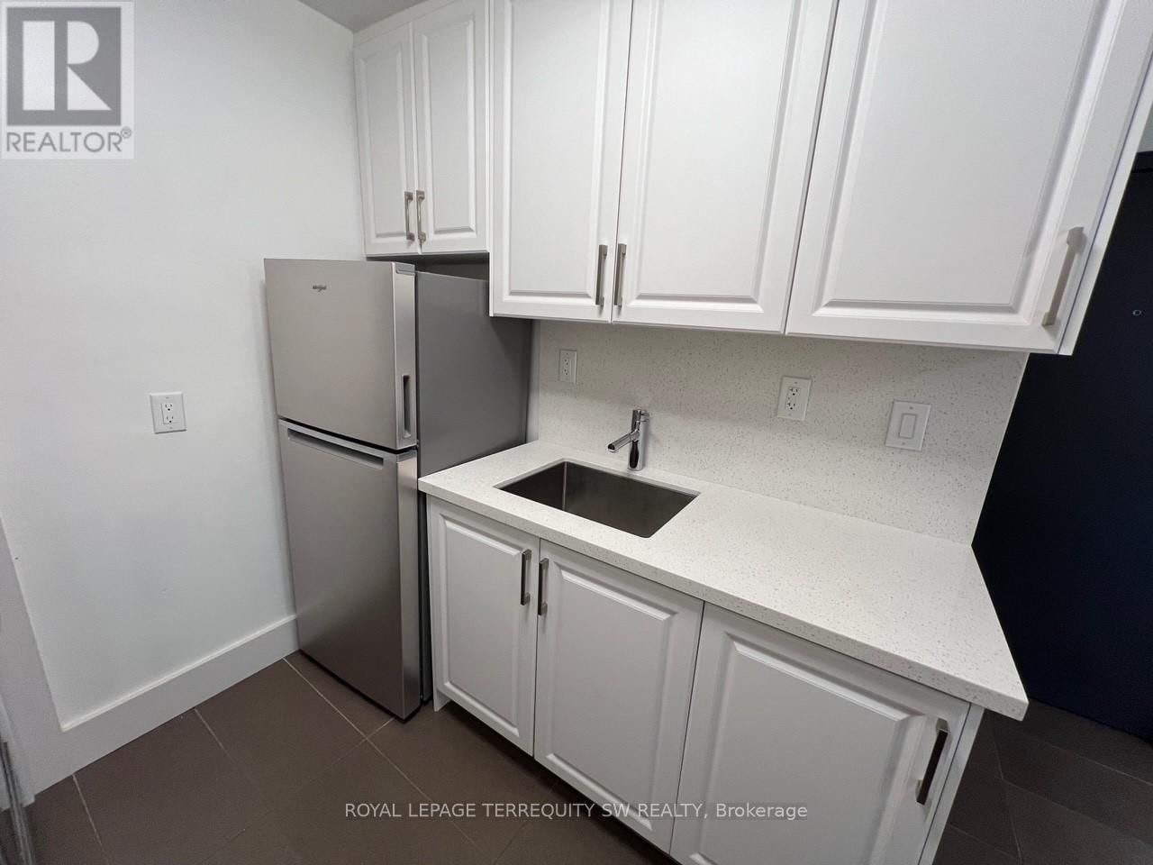 6 - 213 QUEEN STREET EAST Image 10