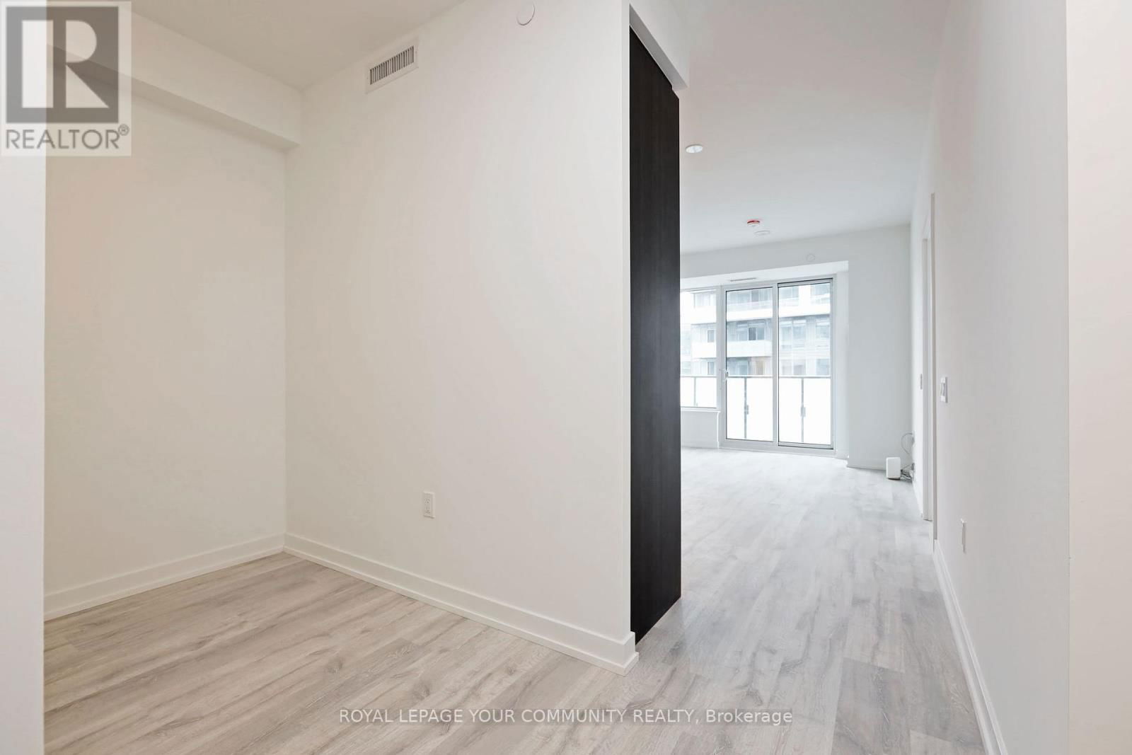 1003 - 8 OLYMPIC GARDEN DRIVE Image 3