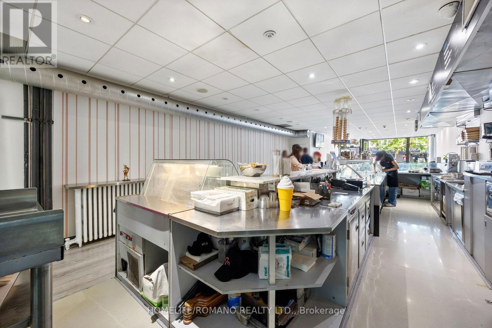 2076 YONGE STREET Image 10