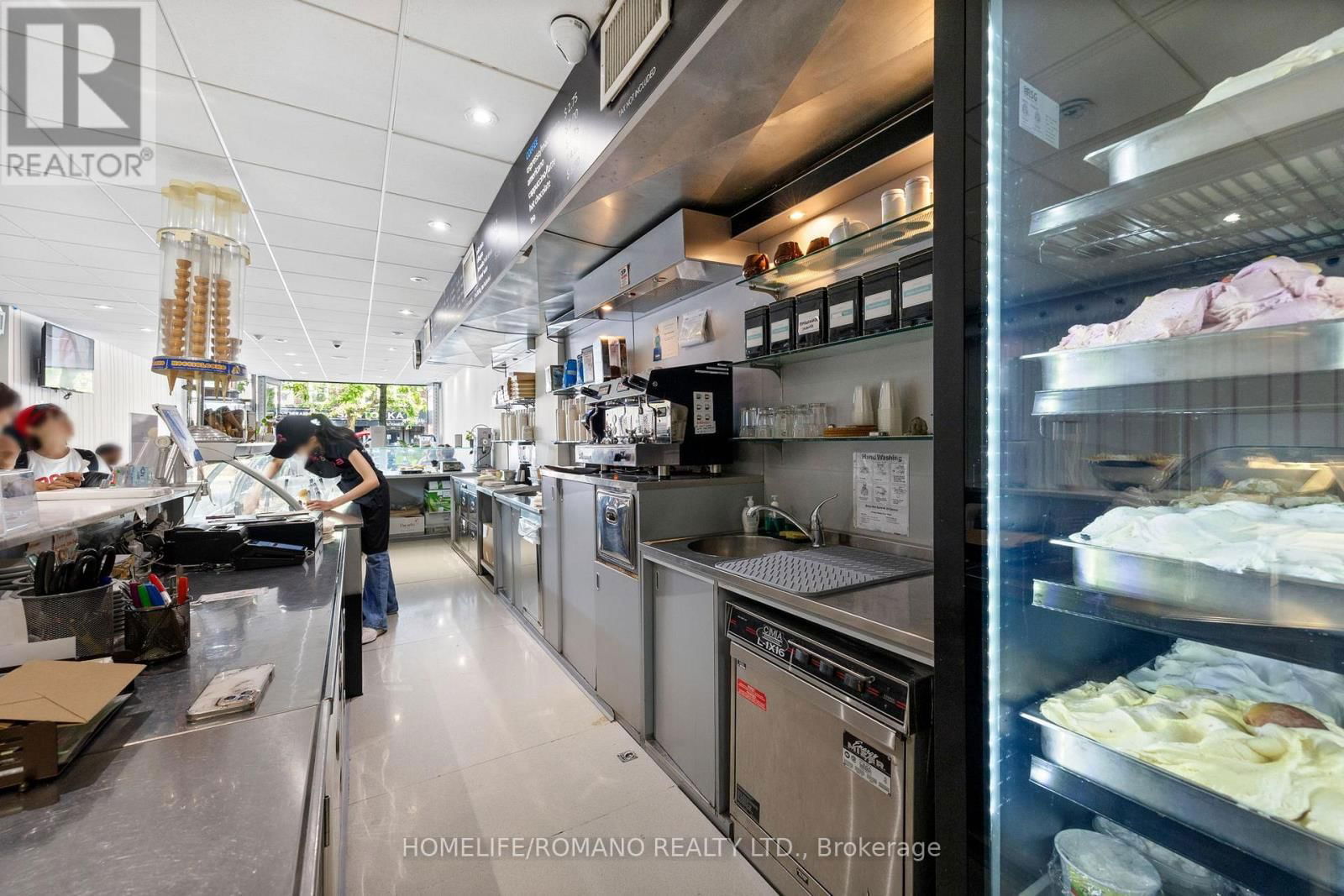 2076 YONGE STREET Image 11
